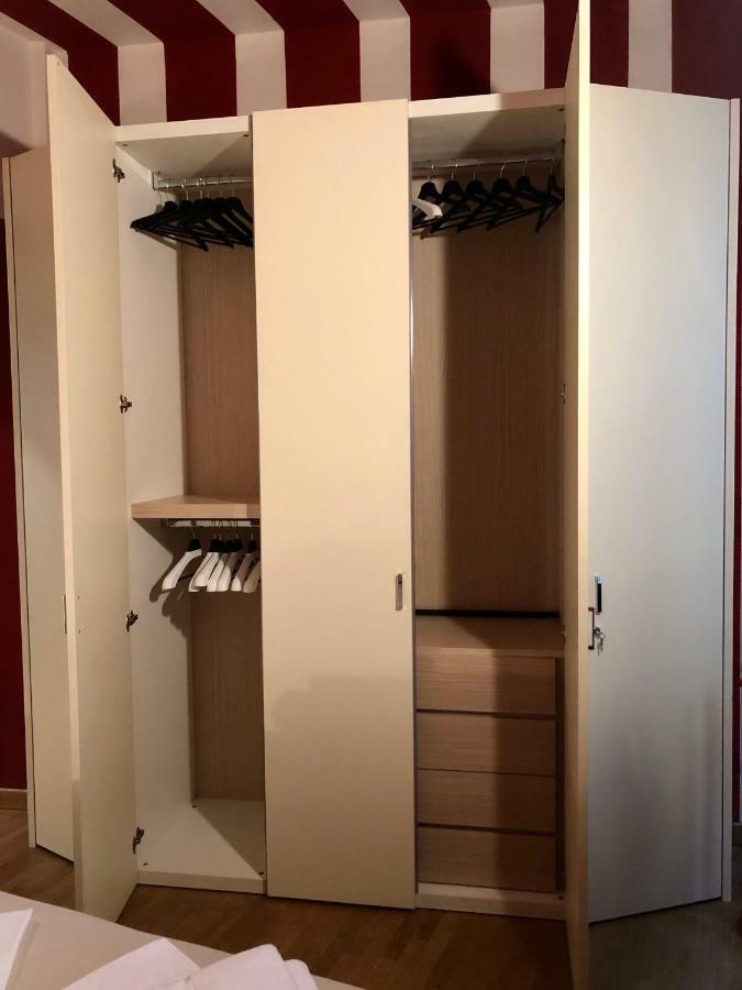 La Via Degli Artisti Apartment Arona Exterior photo