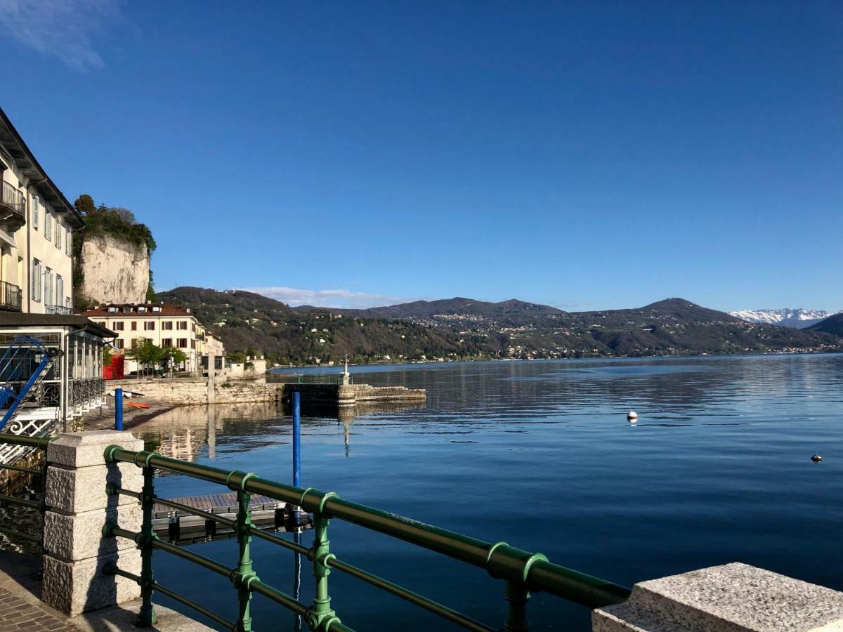 La Via Degli Artisti Apartment Arona Exterior photo